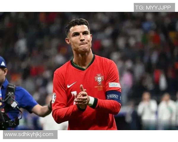 通过精彩图片解读全球足球巨星的风采与成就